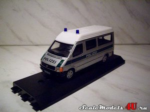 Масштабная модель автомобиля Volkswagen LT bus (police of Germany) фирмы Hongwell/Cararama 1:43.