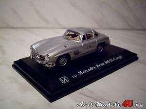 Масштабная модель автомобиля Mercedes-Benz 300SL Coupe (1957) фирмы Hongwell/Cararama 1:43.