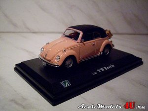 Масштабная модель автомобиля Volkswagen Beetle tourist soft top фирмы Hongwell/Cararama 1:43.