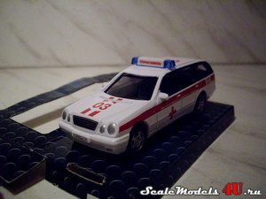 Масштабная модель автомобиля Mercedes-Benz 300T Ambulance фирмы Hongwell/Cararama 1:43.