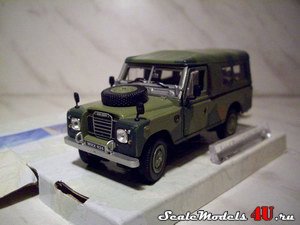 Масштабная модель автомобиля Land Rover series III 109 Military Truck фирмы Hongwell/Cararama 1:43.