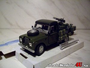 Масштабная модель автомобиля Land Rover series III 109 Military Pick-Up фирмы Hongwell/Cararama 1:43.