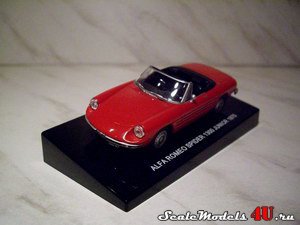 Масштабная модель автомобиля Alfa Romeo Spider 1300 Junior 1970 фирмы DeAgostini 1:43.