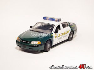 Масштабная модель автомобиля Chevrolet Impala Nassau County Sheriff (Florida 2001) фирмы Gearbox.