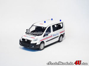 Scale model of Peugeot Expert Police produced by Mondo Motors.