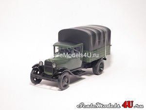 Масштабная модель автомобиля ГАЗ-АА (1932-1950) тёмно-зелёный глянец - черный тент фирмы Наш Автопром.
