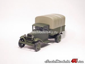 Масштабная модель автомобиля ГАЗ-АА (1932-1950) матовый зеленый - серый тент фирмы Наш Автопром.