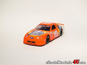 Масштабная модель автомобиля Ford Thunderbird NASCAR (Ricky Rudd #10) фирмы Racing Champions.