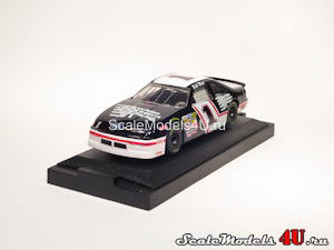 Scale model of Ford Thunderbird NASCAR 1994 (Rick Mast #1) produced by Racing Champions.