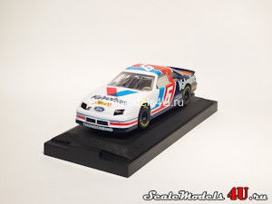 Scale model of Ford Thunderbird NASCAR 1994 (Mark Martin #6) produced by Racing Champions.
