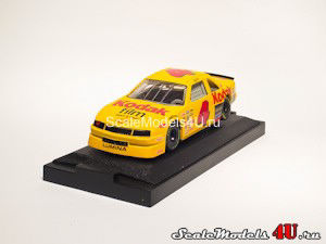 Масштабная модель автомобиля Chevrolet Lumina NASCAR 1994 (Sterling Marlin #4) фирмы Racing Champions.