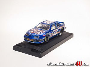 Масштабная модель автомобиля Pontiac Grand Prix NASCAR 1994 (Bobby Labonte #22) фирмы Racing Champions.