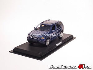 Масштабная модель автомобиля BMW X5 Dark Blue (2000) фирмы Del Prado.