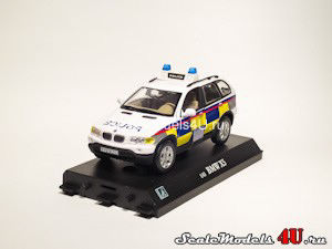 Масштабная модель автомобиля BMW X5 UK Police фирмы Hongwell/Cararama.