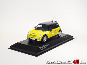 Масштабная модель автомобиля Mini Cooper S Liquid Yellow (2002) фирмы Minichamps.