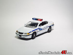 Масштабная модель автомобиля Chevrolet Impala Cocoa Beach Police (2001) фирмы Gearbox.