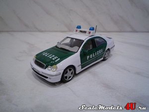Масштабная модель автомобиля Mercedes-Benz C320 police фирмы Hongwell/Cararama 1:43.