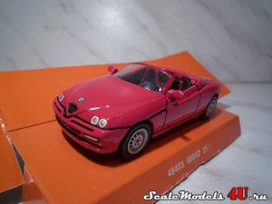 Масштабная модель автомобиля Alfa Romeo Alfa Spider (1996) фирмы NewRay 1:43.