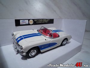 Масштабная модель автомобиля Chevrolet Corvette (1957) фирмы NewRay 1:43.