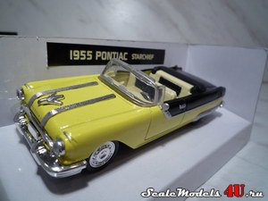 Масштабная модель автомобиля Pontiac Starchief (1955) фирмы NewRay 1:43.