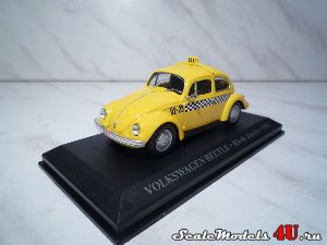 Масштабная модель автомобиля Volkswagen Beetle Rio de Janeiro 1985 фирмы DeAgostini 1:43. Серия "Такси мира".