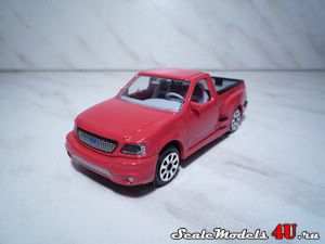 Scale model of Ford SVT F150 Lightning produced by Bburago.