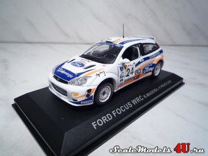 Масштабная модель автомобиля Ford Focus WRC. R.Madeira - F.Prata 2001 фирмы Altaya (Ixo).