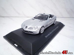Масштабная модель автомобиля Mercedes-Benz SLR McLaren Roadster фирмы Minichamps.