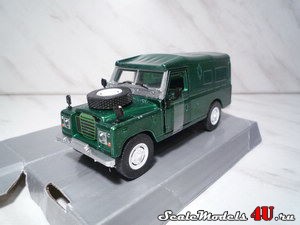Масштабная модель автомобиля Land Rover series III 109 (Green) фирмы Autotime.