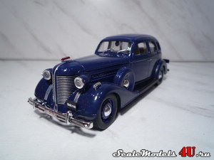 Масштабная модель автомобиля ЗИС-101A (1940) синий фирмы Наш Автопром.
