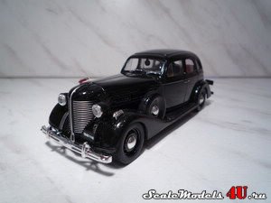 Масштабная модель автомобиля ЗИС-101A (1940) черный фирмы Наш Автопром.