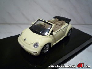 Масштабная модель автомобиля Volkswagen New Beetle Cabriolet фирмы AutoArt.