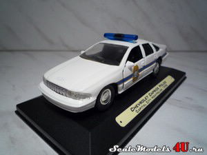 Масштабная модель автомобиля Chevrolet Caprice Police (Capital City Montpelier 1998) фирмы Road Champs.