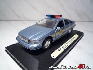Масштабная модель автомобиля Chevrolet Caprice Police (Delaware State 1996) фирмы Road Champs.