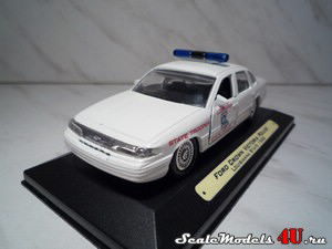 Масштабная модель автомобиля Ford Crown Victoria Police (Louisianna State 1996) фирмы Road Champs.