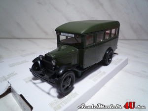 Масштабная модель автомобиля ГАЗ-03-30 (1933-50) темно-зелёный фирмы Наш Автопром.