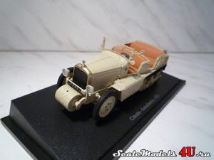 Масштабная модель автомобиля Citroen Autochenille (1931) фирмы Universal Hobbies.