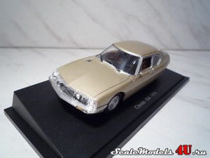 Масштабная модель автомобиля Citroen SM (1970) фирмы Universal Hobbies.
