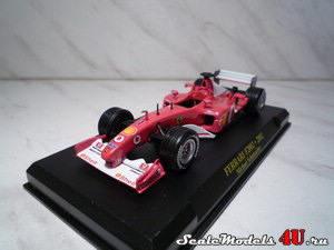 Масштабная модель автомобиля Ferrari F2002 Michael Schumacher (2002) фирмы Fabbri (Ixo).