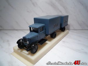 Scale model of ZIS-5 ("bread" truck with trailer) produced by Lomo-AVM.