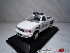 Масштабная модель автомобиля Ford Pick Up F-150 Police (1998) фирмы Yatming.