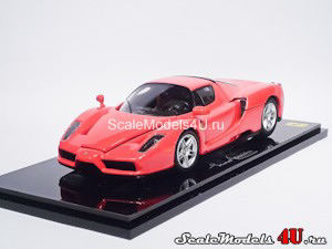 Масштабная модель автомобиля Ferrari Enzo (Rosso Scuderia) фирмы Kyosho.