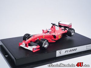 Масштабная модель автомобиля Ferrari F1-2000 Rubens Barrichello фирмы Hot Wheels (Mattel).