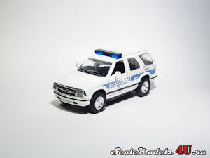 Масштабная модель автомобиля Chevrolet Blazer Waldron Police фирмы Road Champs.