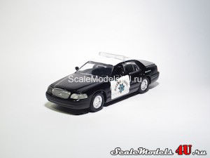 Масштабная модель автомобиля Ford Crown Victoria California Highway Patrol B (1998) фирмы Road Champs.