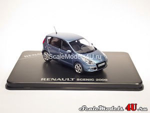 Масштабная модель автомобиля Renault Scenic Blue Opal (2009) фирмы Schuco.