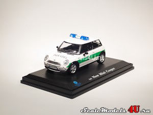 Масштабная модель автомобиля New Mini Cooper German Police фирмы Hongwell/Cararama.