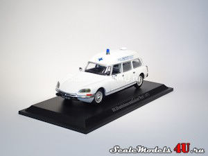 Масштабная модель автомобиля Citroen DS 20 Ambulance Medicalisee "Petit" (1973) фирмы Universal Hobbies.