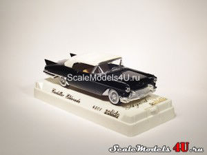 Масштабная модель автомобиля Cadillac Eldorado Biarritz Soft Top (1957) фирмы Solido.