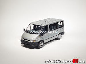 Масштабная модель автомобиля Ford Transit Bus Euroline Silver (2001) фирмы Minichamps.